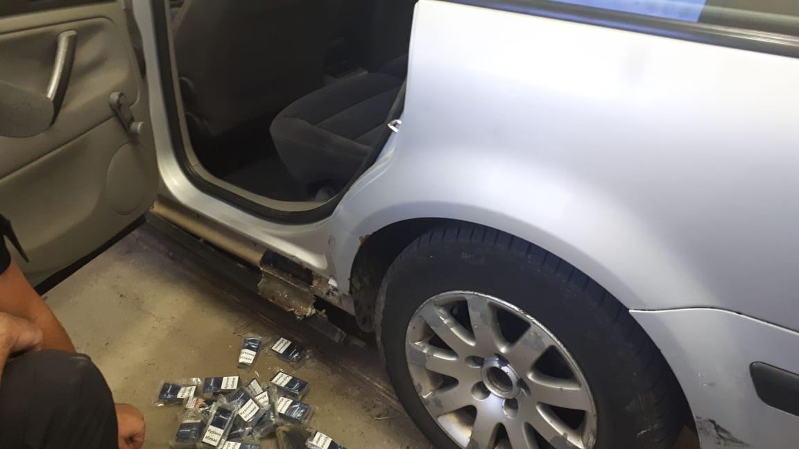 У "Солотвині" через 500 пачок сигарет в тайниках українець позбувся VW Passat, яким прямував до Румунії (ФОТО)