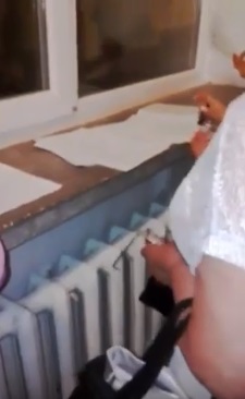 У Хусті кілька ДВК корегували протоколи у приміщенні окружної комісії, а члени однієї ДВК взяли з собою печатку (ВІДЕО)