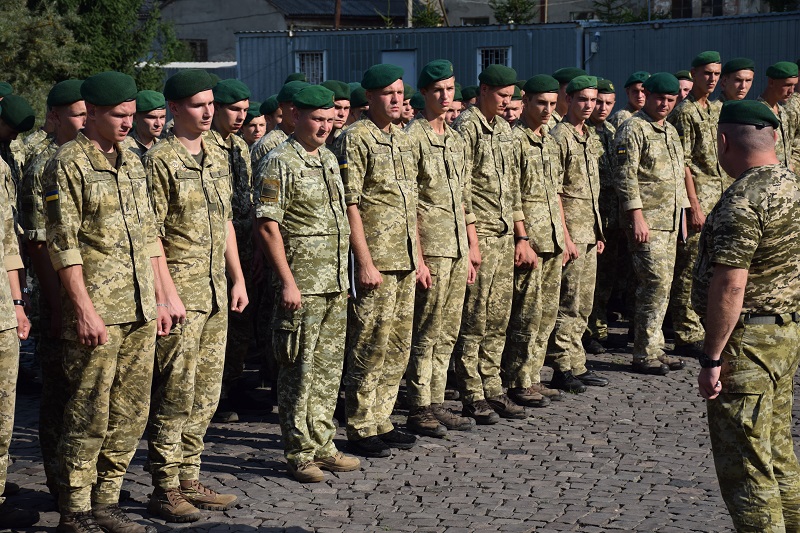 На Закарпатті "вразливий" кордон на кілька тижнів посилили двома сотнями курсантів (ФОТО)