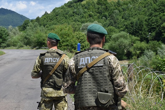 П'ятьох нелегалів із Афганістану та двох переправників затримали неподалік кордону на Закарпатті