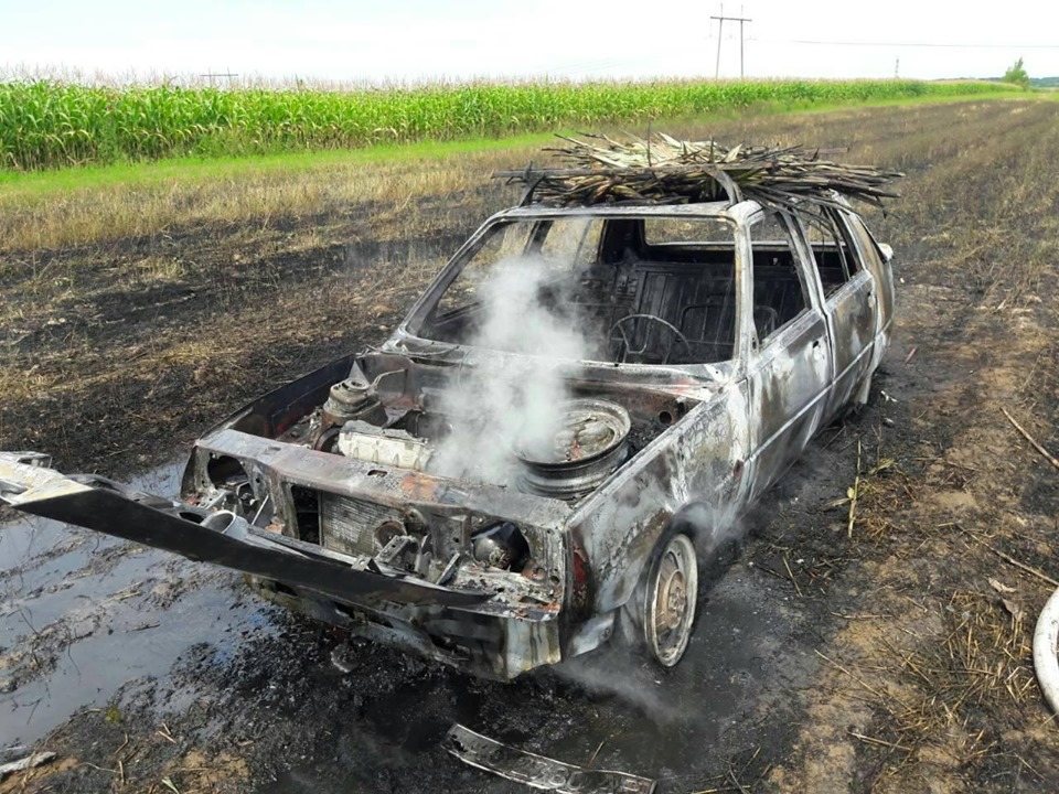 На Виноградівщині горів автомобіль "Славута" (ФОТО)