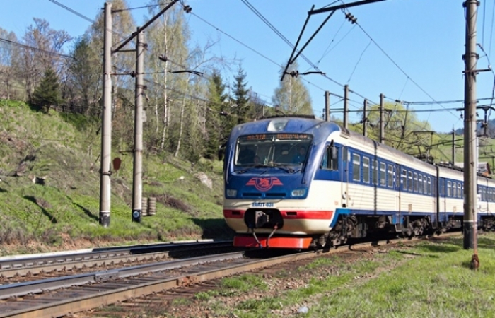 З 15 вересня щонеділі курсуватиме приміський швидкісний поїзд Львів – Мукачево – Львів