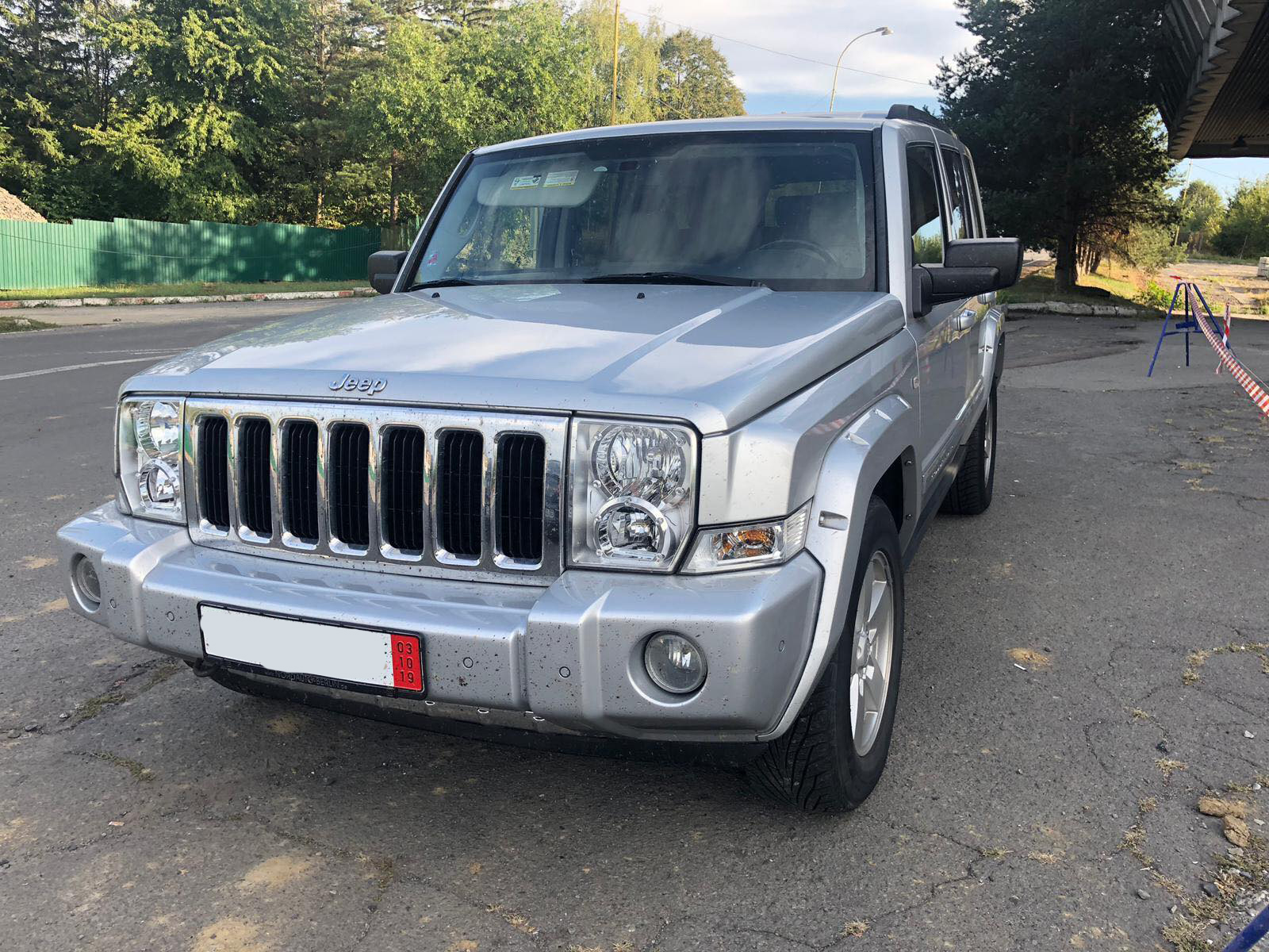 На митниці на Закарпатті припинили ввезення в Україну Jeep Commander з неправдивими документами (ФОТО)