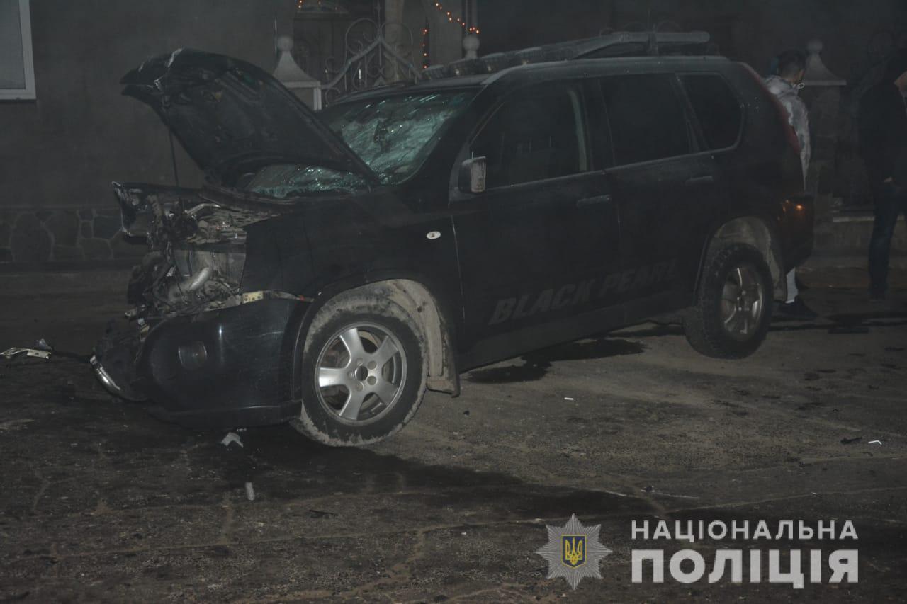 У Солотвині "Cadillac" на зустрічній смузі врізався у "Nissan X-Trail" (ФОТО)