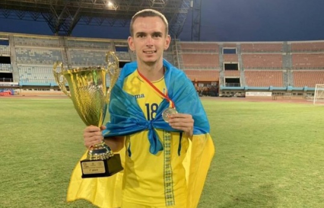 Зеленський призначив стипендію футболісту-дефлімпійцю із Закарпаття