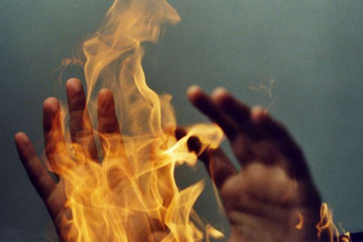 На Іршавщині під час сварки у диско-барі закарпатець облив бензином латвійця та підпалив його