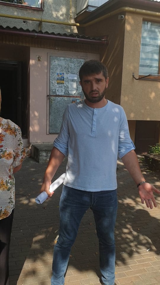 Скандальний екскерівник прокуратури Тячева намагається "рейдерським" шляхом заволодіти квартирою в центрі міста (ФОТО)