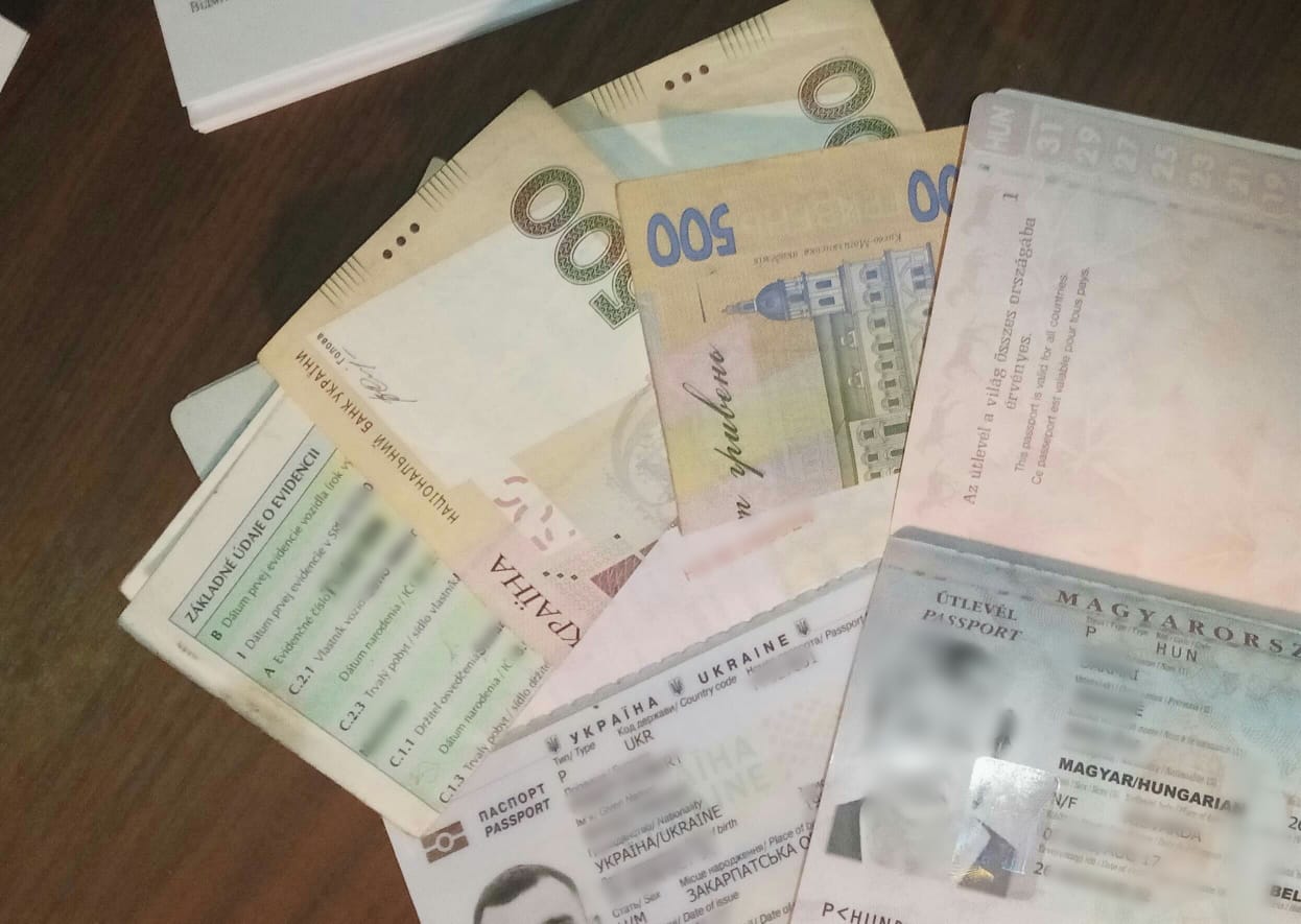 Українець намагався перетнути кордон на Закарпатті, запропонувавши за пропуск без страхового сертифікату 1 тис грн хабара