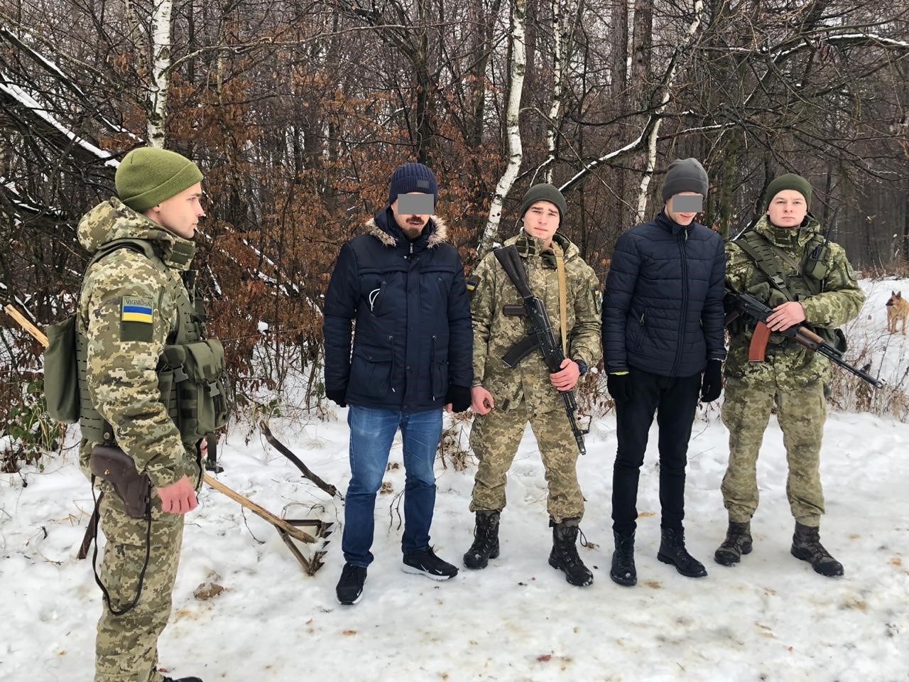 Двох турків, що вже подолали загороджувальний паркан і рухалися до держкордону, затримали на Великоберезнянщині (ФОТО)