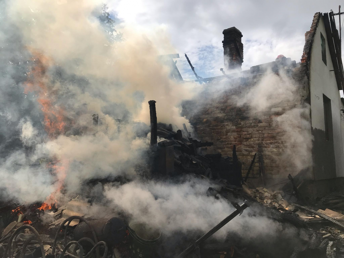На Тячівщині згоріла дровітня