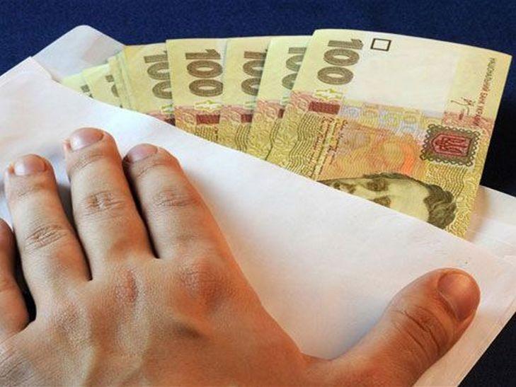 Погоджено підозру керівнику управління Ужгородської міськради в отриманні 20 тис грн хабара та розтраті 520 тис грн бюджетних коштів