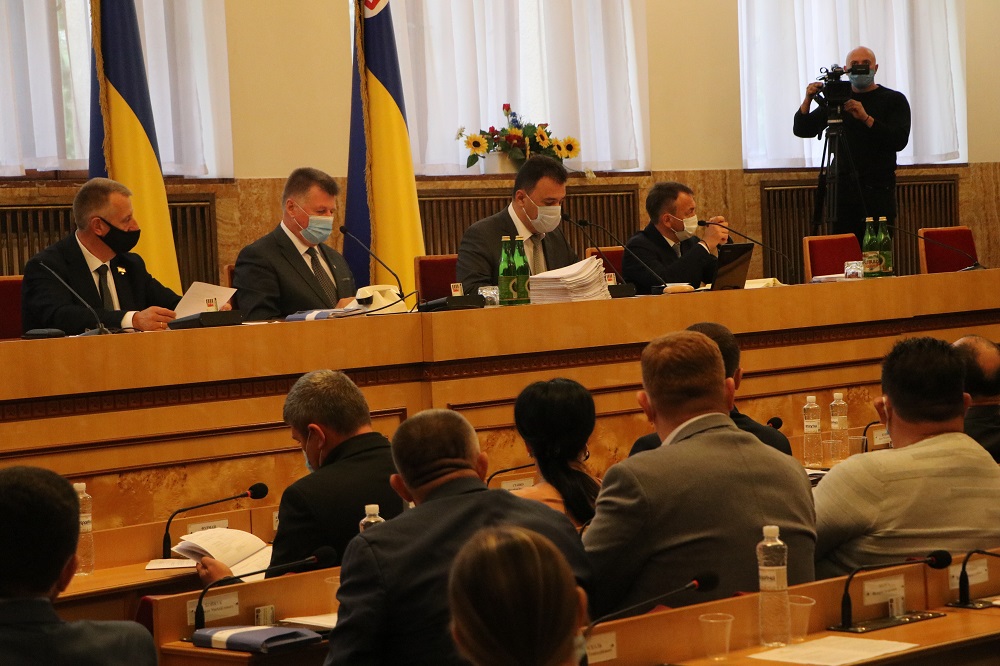Закарпатські депутати виділили кошти на аеропорт "Ужгород", перинатальний центр і добудову школи у Тернові (ФОТО, ВІДЕО)