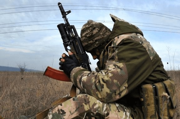 На Закарпатті мертвого прикордонника з вогнепальним пораненням після звуку пострілу знайшов його колега