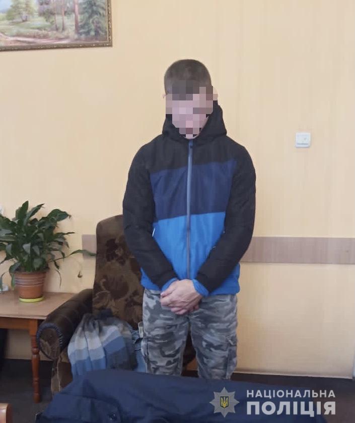 20-річний мешканець Рахівщини викрав з автомобіля колеса, акумуляторну батарею, набори інструментів та мастила (ФОТО)
