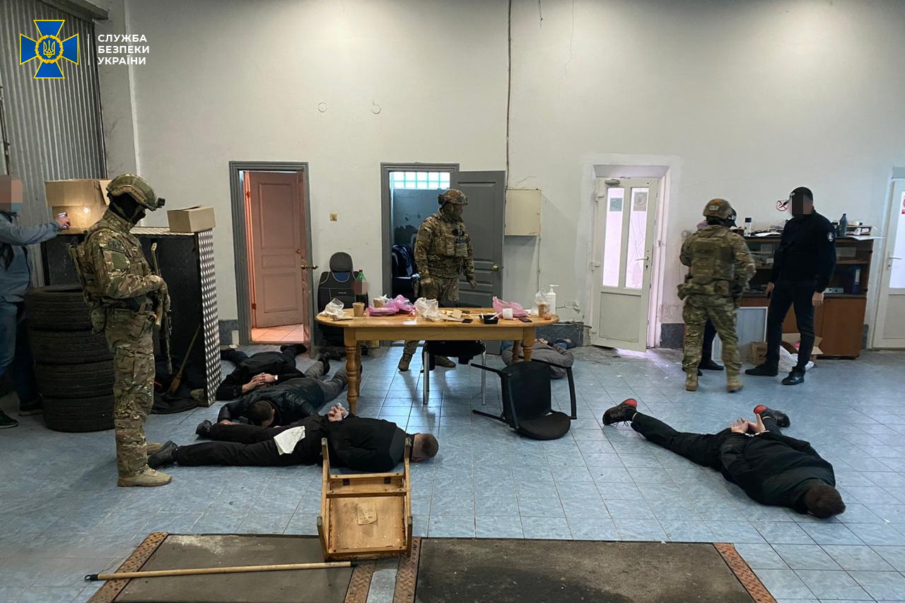 Заввідділу Науково-дослідного експертно-криміналістичного центру МВС в Ужгороді затримали за систематичне хабарництво (ОФІЦІЙНО) (ФОТО)