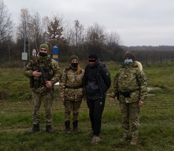 На Закарпатті затримали мароканця, що намагався дістатися країн ЄС поза пунктами пропуску (ФОТО)