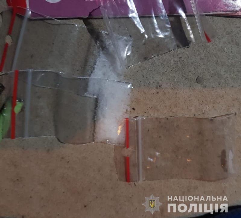 У чоловіка, що проник до чужого дворогосподарства на Виноградівщині, виявили метамфетамін (ФОТО)