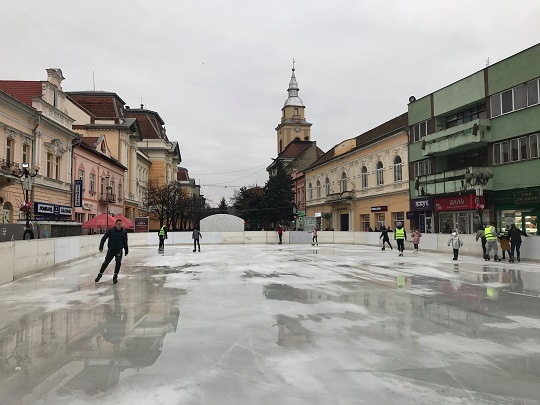 У Берегові запрацювала ковзанка (ФОТО)