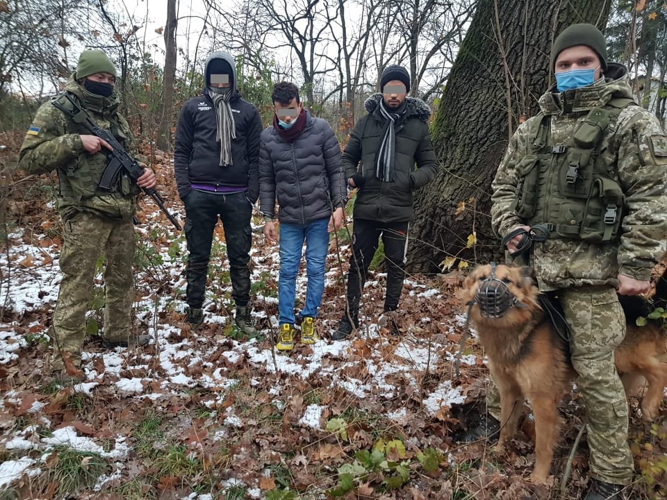 Неподалік Ужгорода затримали трьох нелегалів (ФОТО)