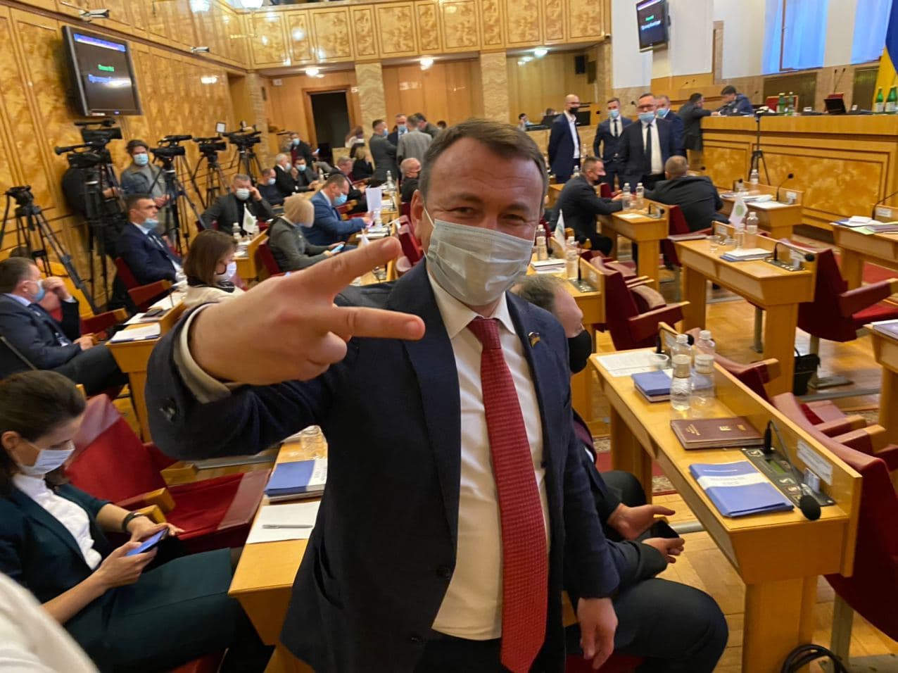 Головою Закарпатської облради обрано чинного голову ОДА, "слугу" Олексія Петрова