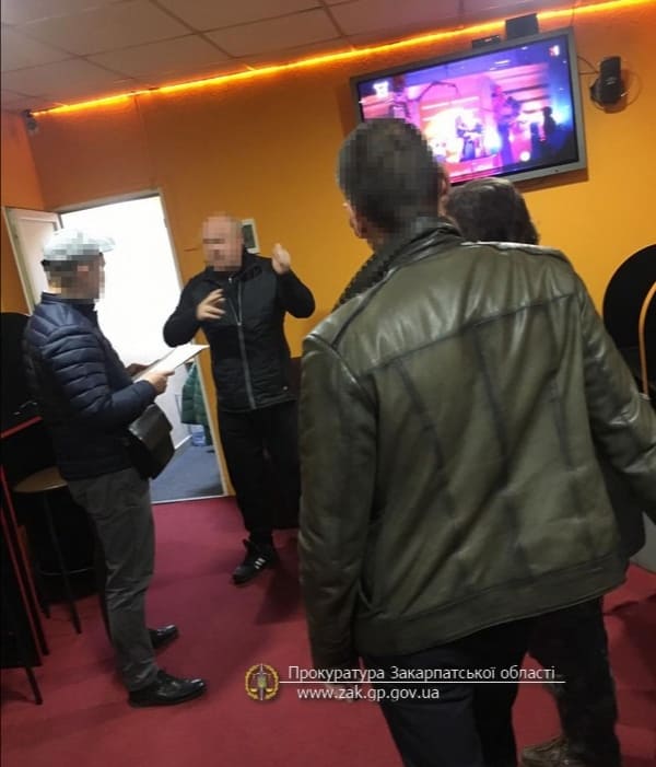 Затверджено обвинувачення 13 учасникам злочинної організації, що організували мережу ігротек на Закарпатті