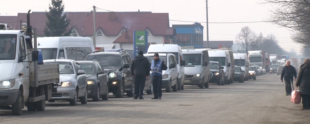 Вимагаючи створення ОТГ, у Бедевлі на Тячівщині люди впродовж 8 годин блокували дорогу (ВІДЕО)