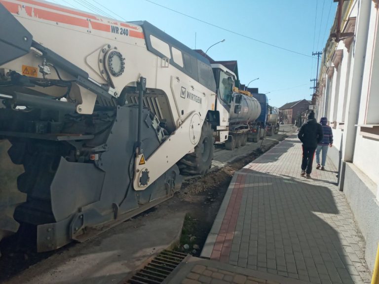 У Вилоку на Виноградівщині почали ремонт дороги, що веде до КПП (ФОТО)