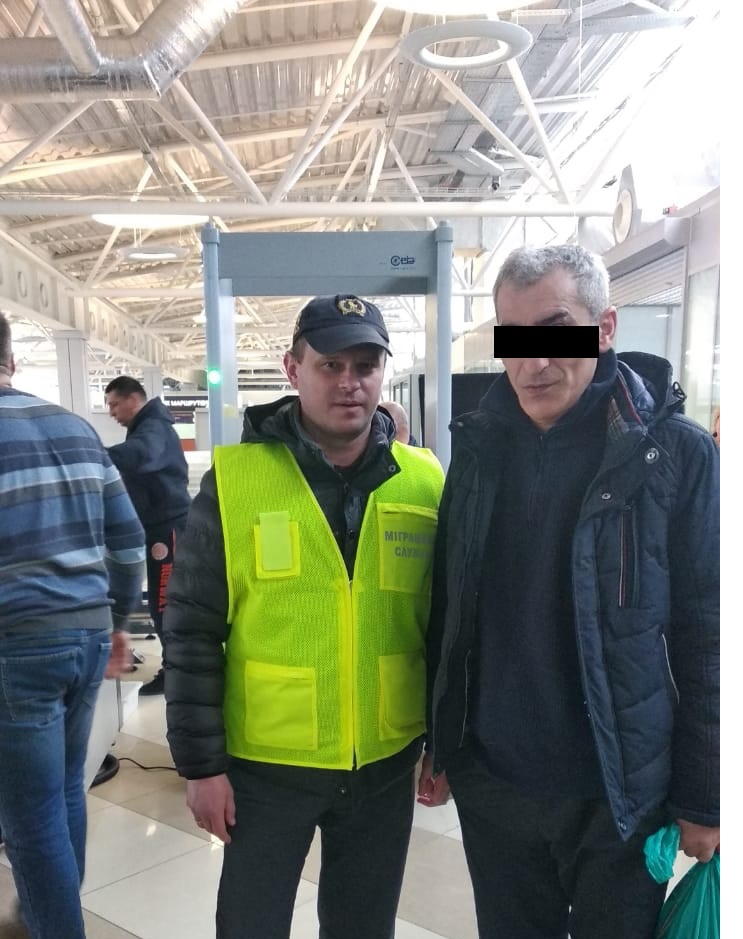 Ще одного нелегала, затриманого в Ужгороді, депортували з України (ФОТО)