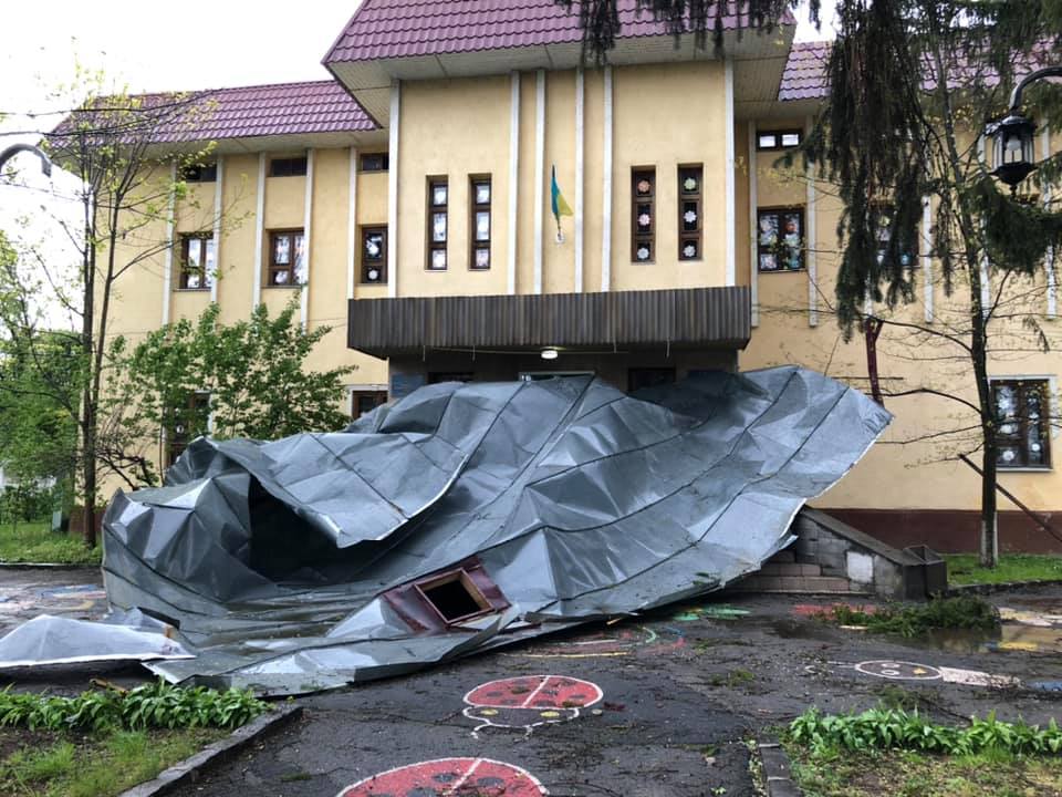 Буревій на Закарпатті завдав великої шкоди (ФОТО, ВІДЕО)