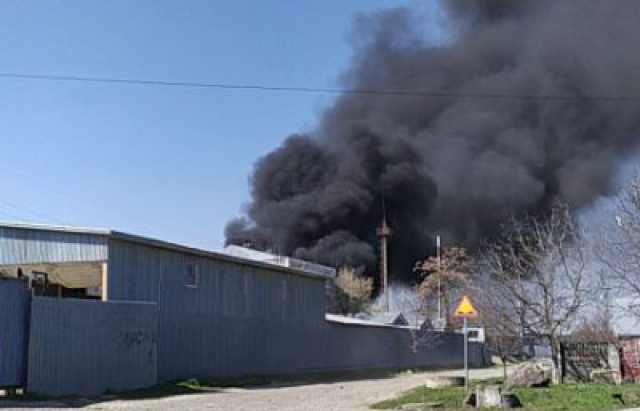 В Ужгороді горить поблизу ринку на Краснодонців (ФОТО, ВІДЕО)