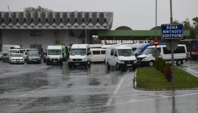 Упродовж минулих вихідних на Закарпатті вдвічі зросла кількість осіб, які перетинають держкордон з ЄС