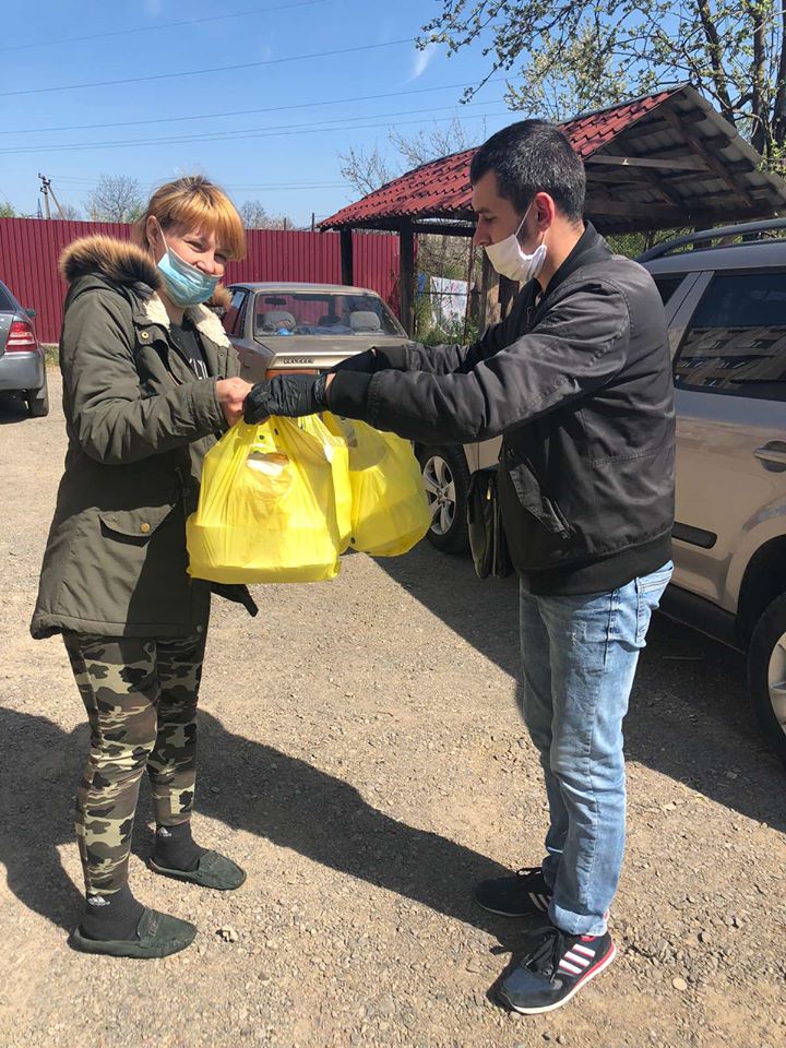 Гарячі обіди багатодітним родинам, одиноким пенсіонерам, людям з інвалідністю почали постачати в Ужгороді (ФОТО)