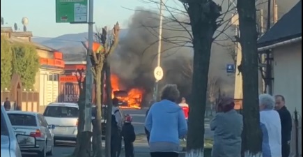 У Сваляві згорів автомобіль (ВІДЕО)