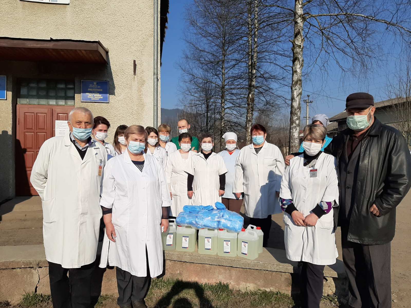 Медпрацівники Тячівщини та Рахівщини отримують засоби захисту (ФОТО)
