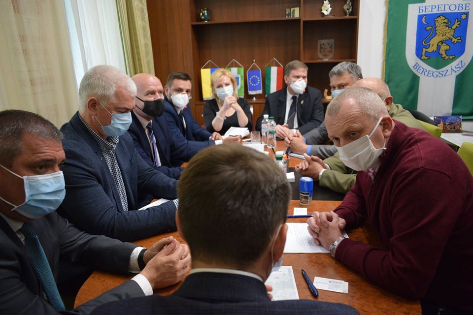 У Берегові підписали договір на коригування робочого проєкту будівництва об'їзної (ФОТО)