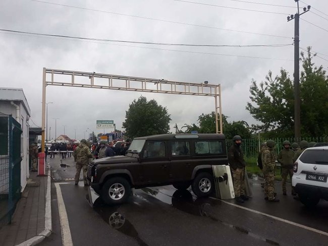 Держприкордонслужба опублікувала  світлини і відео з заблокованого КПП "Тиса" на Закарпатті