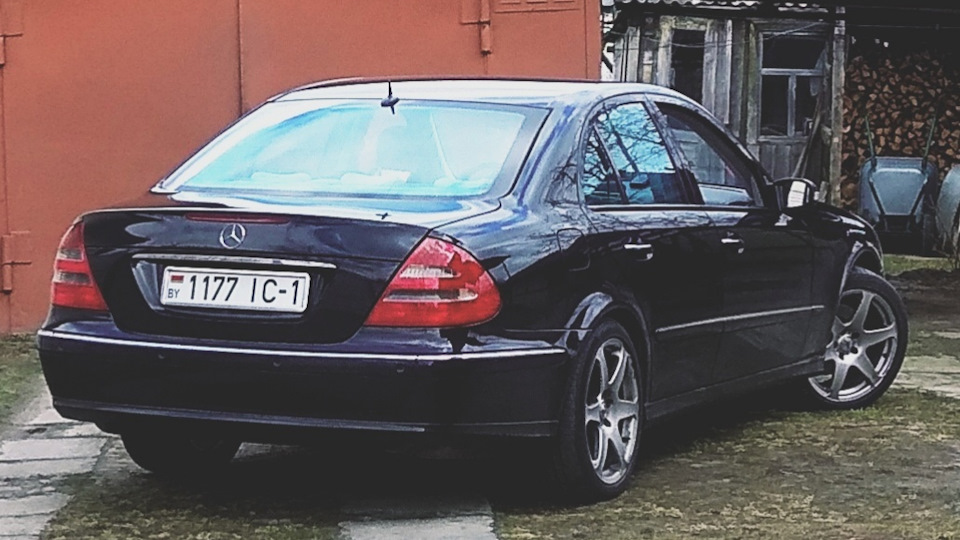 Увечері четверга в Ужгороді горів Mercedes E320