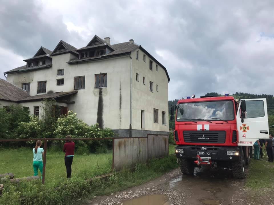 На Міжгірщині гасили пожежу в недобудові (ФОТО)