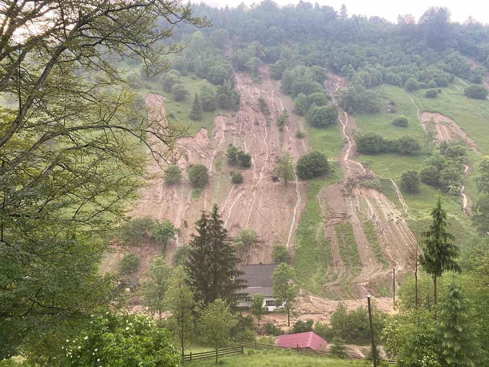 На Міжгірщині за дві години випала 20-денна норма дощів (ФОТО, ВІДЕО)