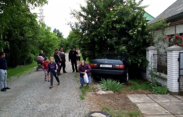 У Виноградові авто влетіло в огорожу (ФОТО, ВІДЕО)