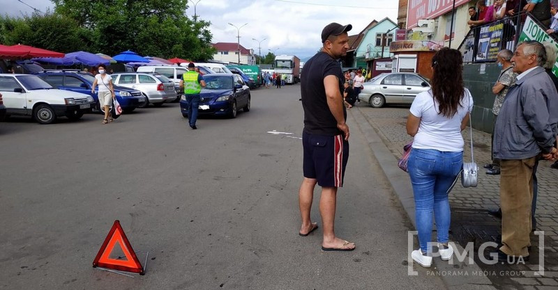 У Сваляві поблизу автовокзалу Mazda збила пішохода, чоловік – у реанімації (ФОТО, ВІДЕО)