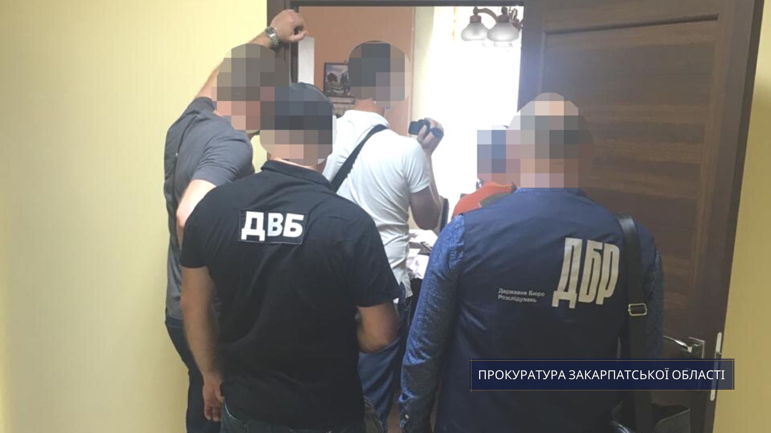 На Закарпатті викрили слідчого поліції, який за 500 дол пропонував закрити кримінальне провадження