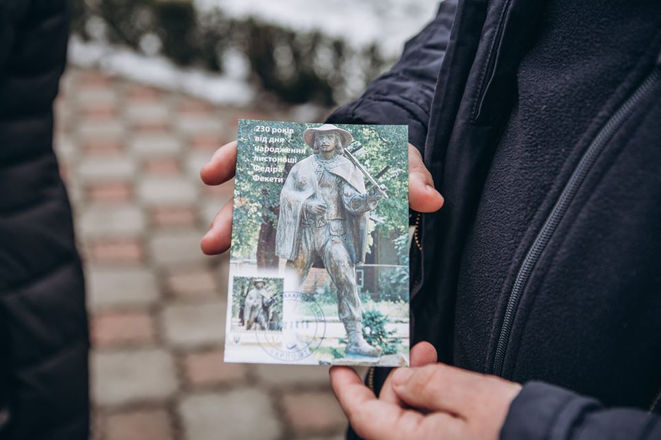 Нова марка Укрпошти із закарпатським листоношею номінована на кращу в Європі