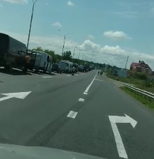 На КПП "Тиса" на Закарпатті – черга із понад двох сотень авто на виїзд до Угорщини (ВІДЕО)