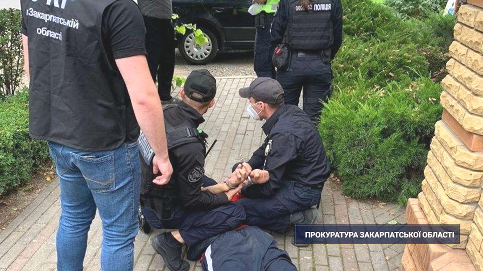 Погоджено підозру чоловіку, що напав на пенсіонера в Ужгороді