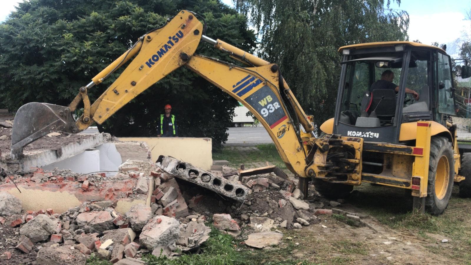 ФОТОФАКТ. У пункті пропуску "Тиса" розпочали будівництво "резонансної" вбиральні