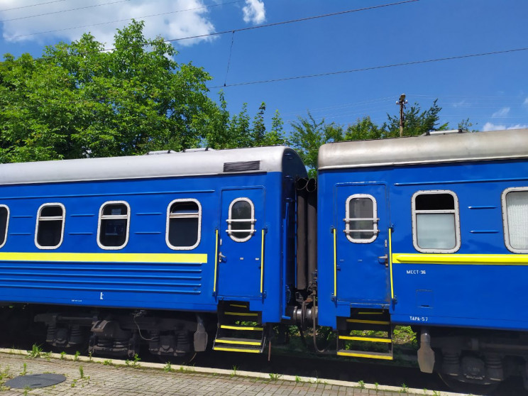 Поїзди Ужгород-Лисичанськ та Харків-Рахів відновлюють курсування (ВІДЕО)