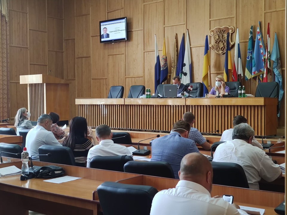 В Ужгороді за сприяння мера виділили 1 га землі "піджаку" поліцейського високопосадовця – правозахисник