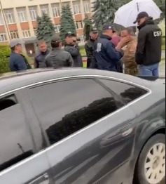 У Виноградові на хабарі затримали начальника відділу Держприкордонслужби (ВІДЕО)