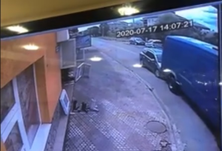 ВІДЕОФАКТ. На голову Виноградівської райради задом наїхав "бусик"
